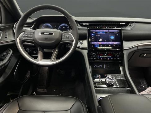 New 2025 Jeep Grand Cherokee Limited w/ Black Appearance Package image 5