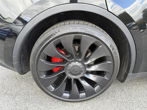 Used 2022 Tesla Model Y Performance image 11