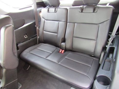 Used 2024 Ford Explorer XLT w/ Equipment Group 202A AWD/4WD image 31