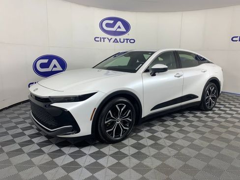 Used 2023 Toyota Crown XLE image 7