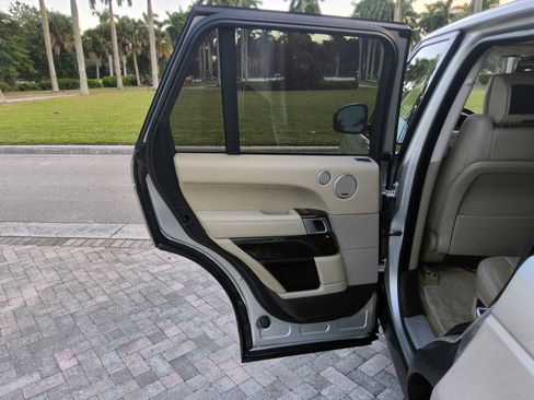 Used 2015 Land Rover Range Rover HSE image 29