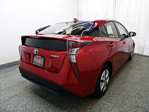 Used 2017 Toyota Prius Three w/ Carpet Mat Package FWD image 5