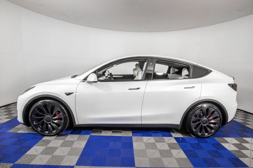 Used 2025 Tesla Model Y Performance AWD/4WD image 9