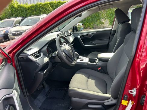 Used 2019 Toyota RAV4 LE w/ All Weather Liner Package AWD/4WD image 17