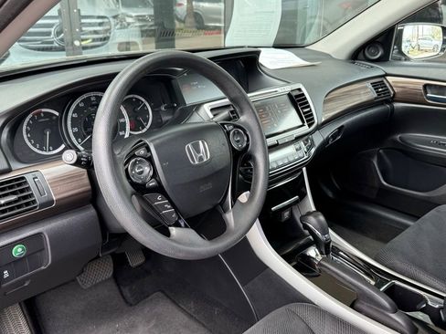 Used 2017 Honda Accord EX image 18