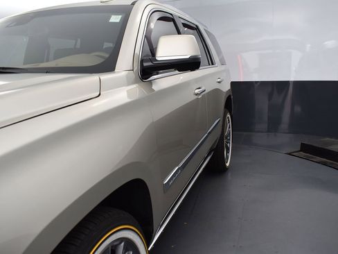 Used 2017 Cadillac Escalade Platinum image 44