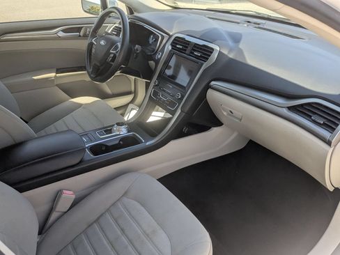 Used 2020 Ford Fusion SE FWD image 37
