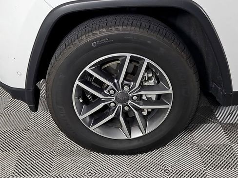 Used 2019 Jeep Grand Cherokee Limited AWD/4WD image 8