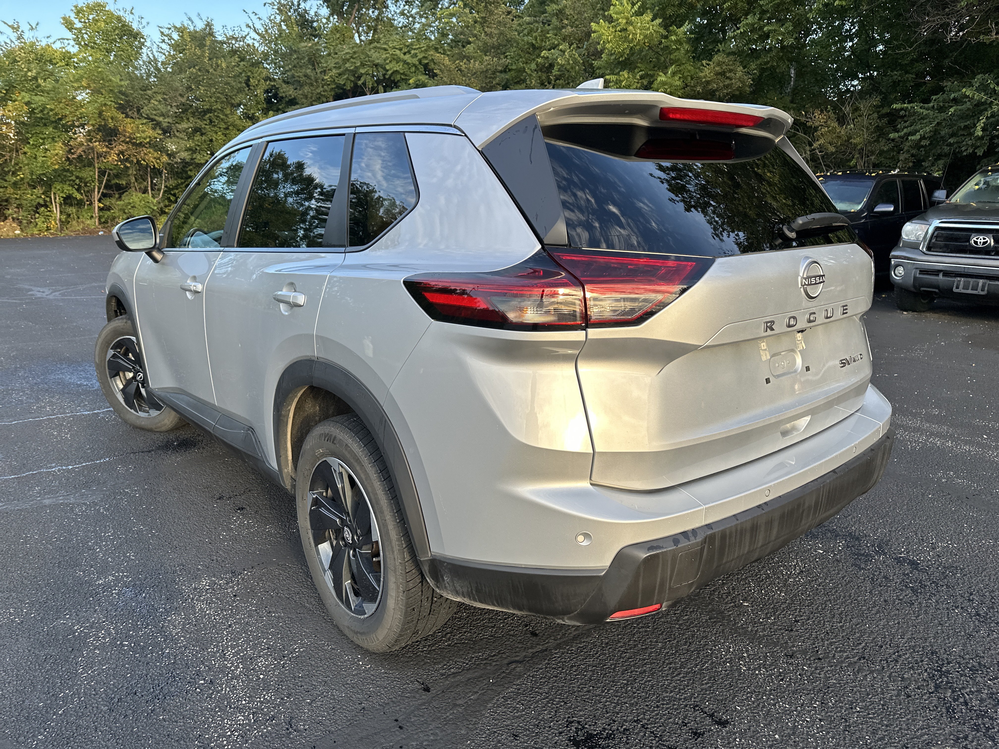 Used 2024 Nissan Rogue SV w/ SV Premium Package AWD/4WD image 5