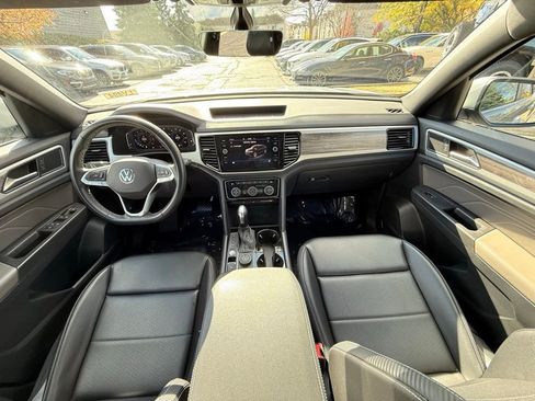 Used 2022 Volkswagen Atlas Cross Sport SE image 19