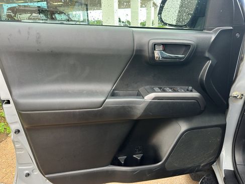 Used 2021 Toyota Tacoma TRD Sport AWD/4WD image 12