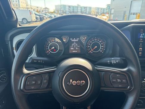 Used 2024 Jeep Gladiator Sport image 15