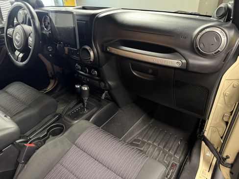 Used 2011 Jeep Wrangler Unlimited Sport image 13