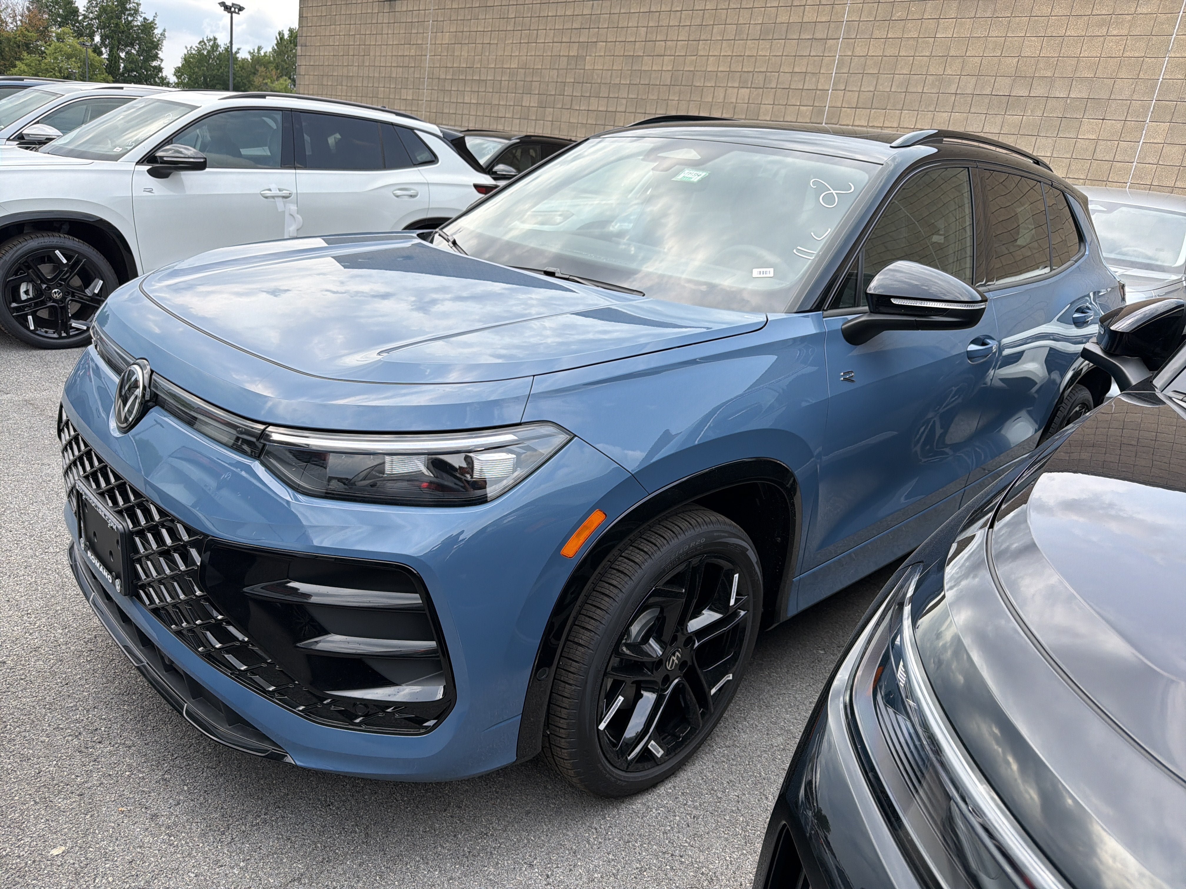New 2026 Volkswagen Tiguan SE R-Line AWD/4WD image 3