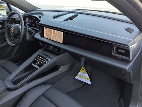 New 2026 Porsche Macan Electric RWD image 24