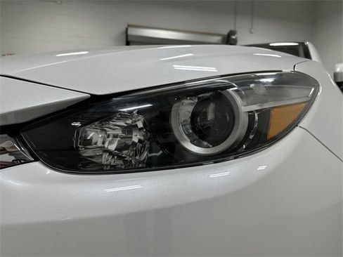 Used 2018 MAZDA MAZDA3 Sport w/ Preferred Equipment Package image 11