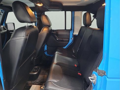 Used 2017 Jeep Wrangler Unlimited Sahara AWD/4WD image 8