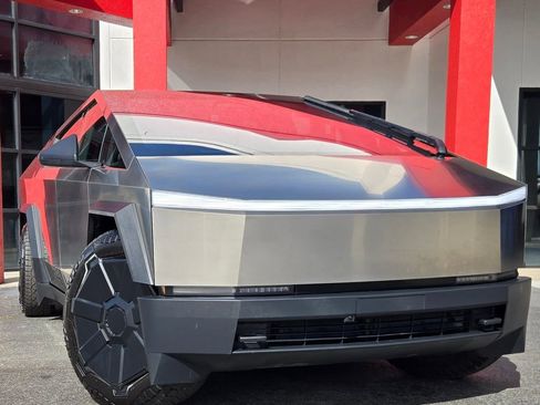 Used 2024 Tesla Cybertruck AWD Crew Cab image 11