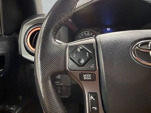 Used 2019 Toyota Tacoma TRD Sport w/ Technology Package AWD/4WD image 34