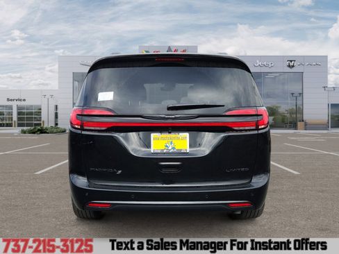 New 2026 Chrysler Pacifica Limited w/ S Appearance Package image 4
