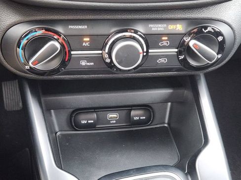Certified 2025 Kia Soul LX w/ LX Technology Package FWD image 19