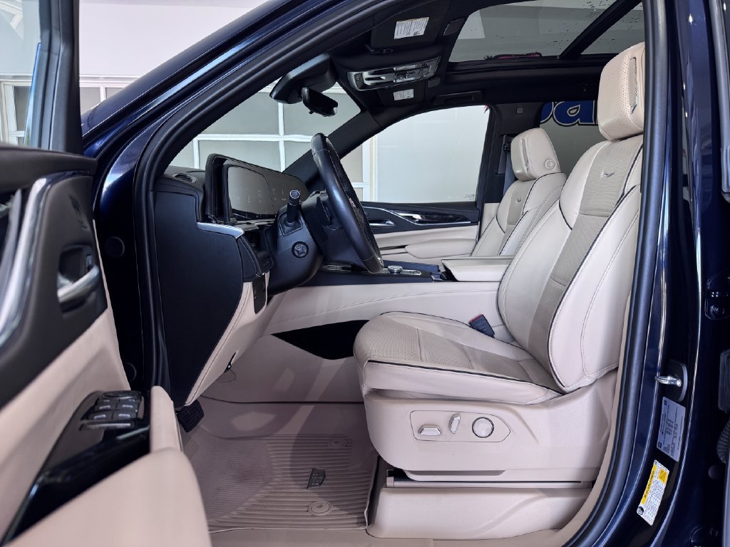 Certified 2024 Cadillac Escalade Premium Luxury AWD/4WD image 12