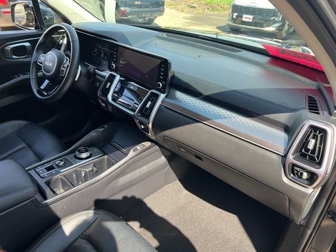 Certified 2023 Kia Sorento EX AWD/4WD image 22