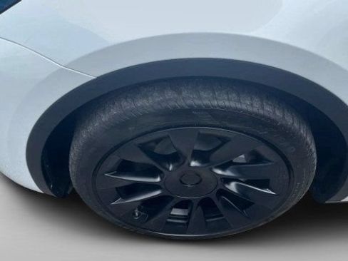 Used 2023 Tesla Model Y Long Range AWD/4WD image 6