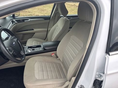 Used 2020 Ford Fusion SE image 16