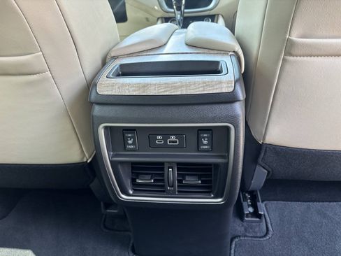Used 2024 Nissan Murano SL FWD image 11
