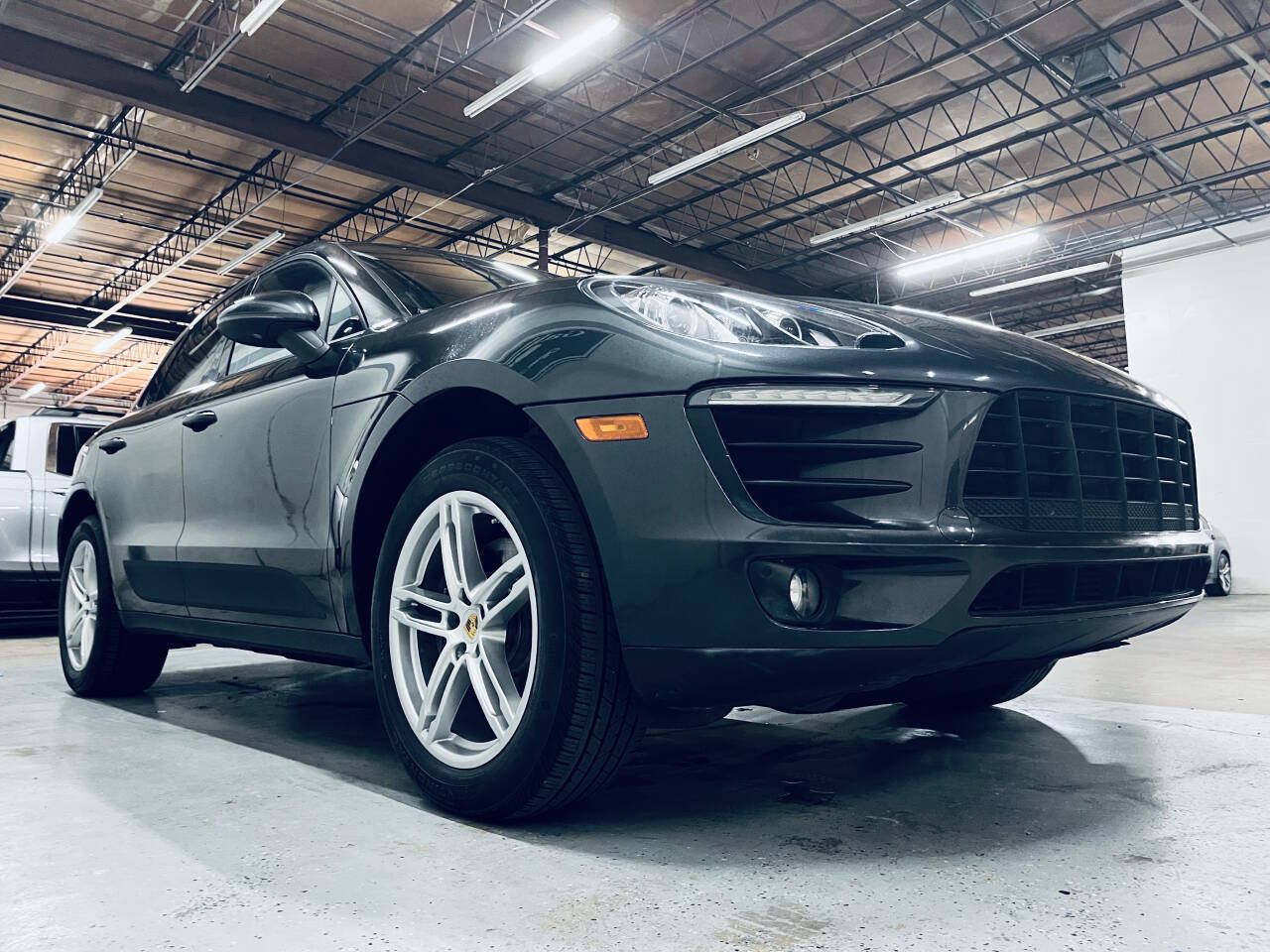 Used 2017 Porsche Macan AWD/4WD image 12