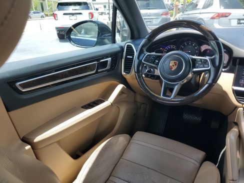 Used 2019 Porsche Cayenne AWD/4WD image 14
