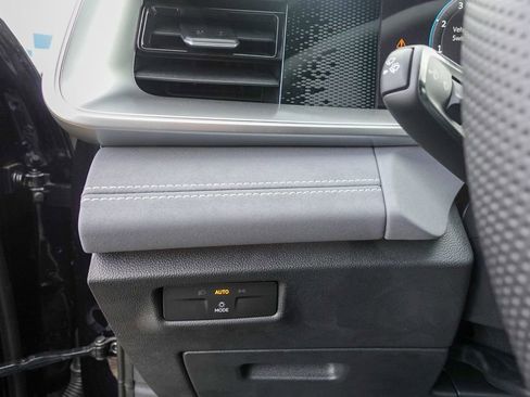 New 2026 Volkswagen Tiguan SE R-Line image 19