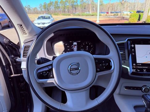 Used 2022 Volvo XC90 T5 Momentum w/ Climate Package image 20
