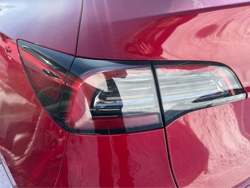 Used 2022 Tesla Model Y Long Range image 7