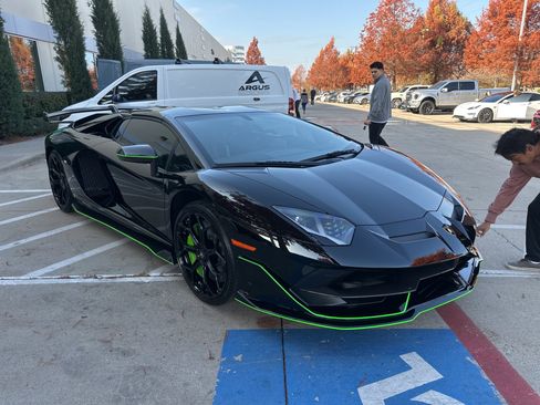 Used 2021 Lamborghini Aventador SVJ image 3