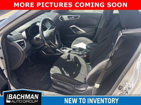 Used 2017 Hyundai Veloster Value Edition image 6