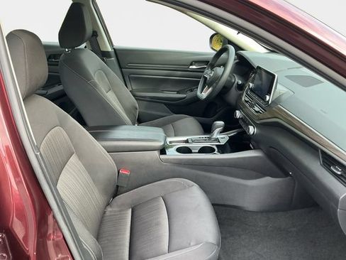 Used 2024 Nissan Altima 2.5 SV FWD image 16