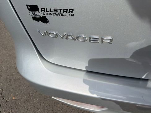 Used 2022 Chrysler Voyager LX FWD image 10