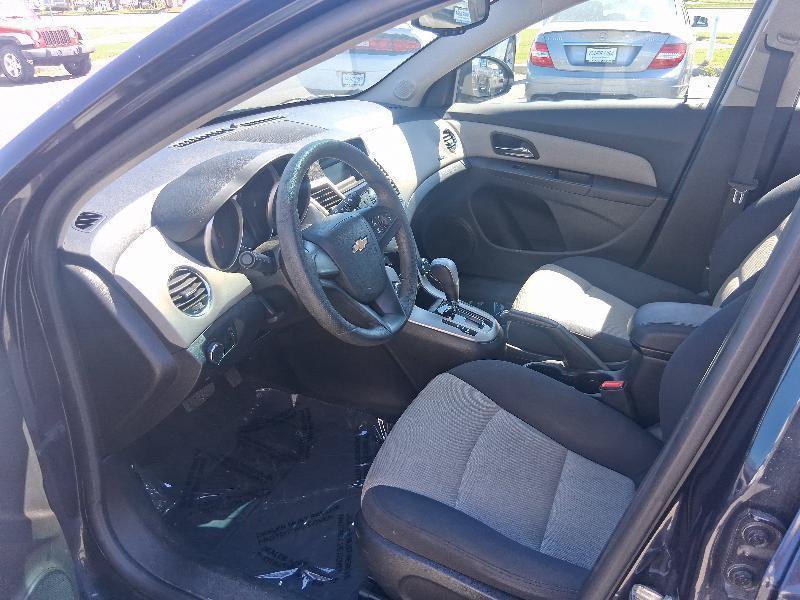 Used 2016 Chevrolet Cruze LS FWD image 13
