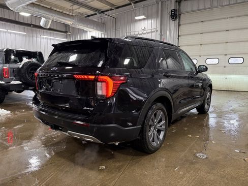 Used 2025 Ford Explorer Active w/ Active Comfort Package image 11