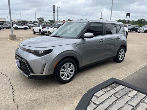 Used 2023 Kia Soul LX FWD image 5
