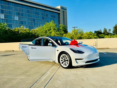 Used 2021 Tesla Model 3 Standard Range Plus RWD image 32