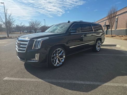 Used 2017 Cadillac Escalade ESV Platinum image 3