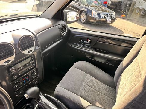 Used 2005 GMC Envoy XL SLE image 11