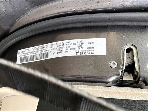Used 2018 Chrysler Pacifica Limited w/ Advanced Safetytec Group FWD image 33