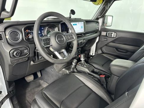 Used 2025 Jeep Wrangler Unlimited Sahara AWD/4WD image 16
