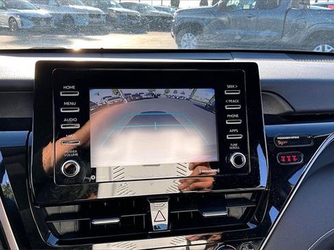 Used 2022 Toyota Camry SE image 13