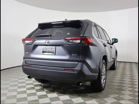 Used 2021 Toyota RAV4 XLE Premium FWD image 5