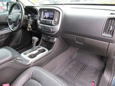 Used 2020 Chevrolet Colorado ZR2 image 12